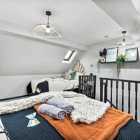 The Jane Austen - Boutique 2-bed In Γουίτμπι